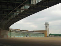 Flughafen Tempelhof - Führung: Hauptgebäude, Filmbunker, Dachterrasse (74 Bilder)